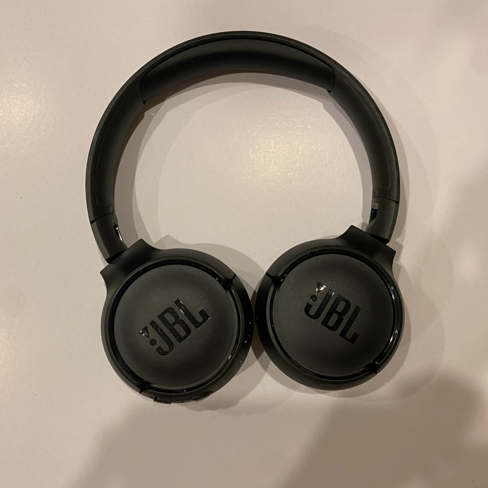 Jbl black headphones Bluetooth